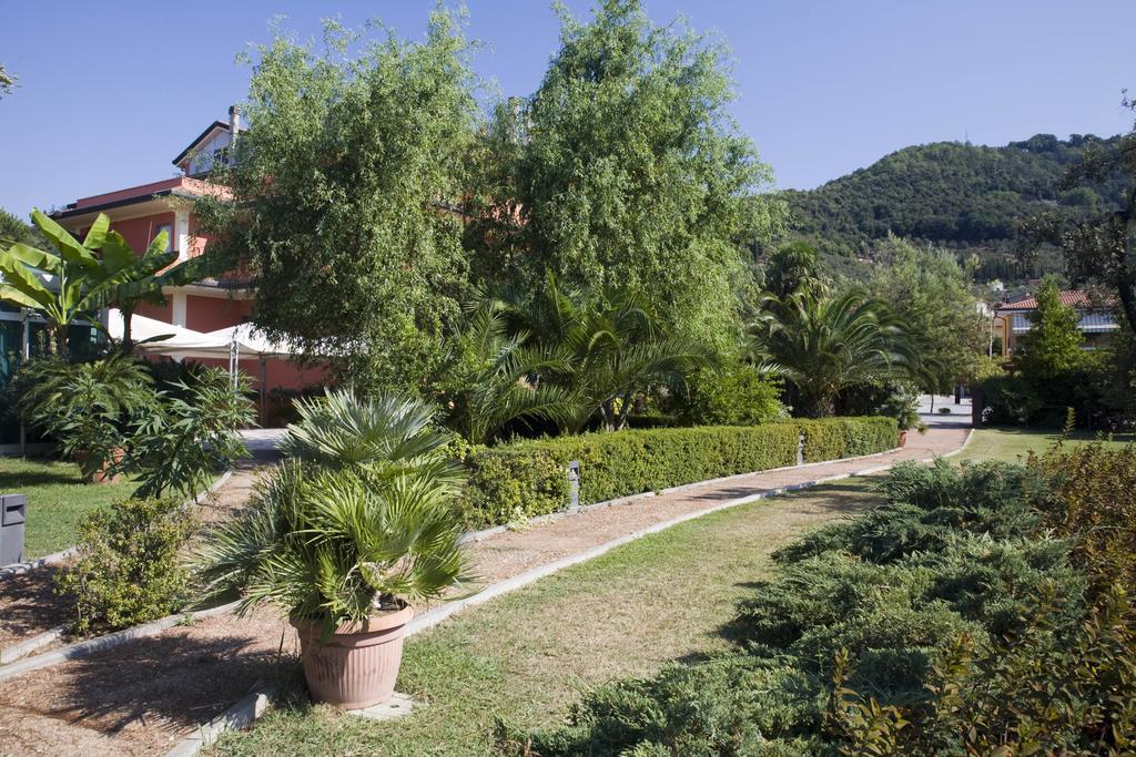 Hotel Le Rotonde Massaciuccoli Exterior foto